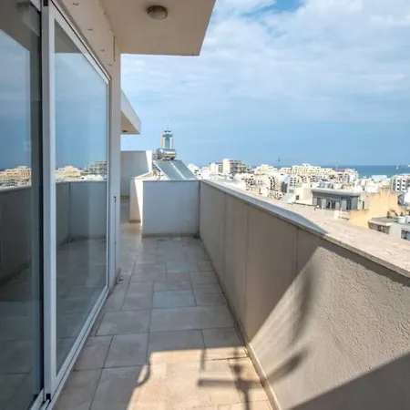 City Centre Penthouse In St Julians *