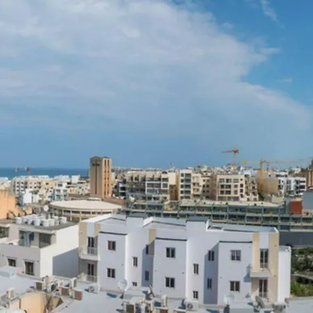 City Centre Penthouse In St Julians *